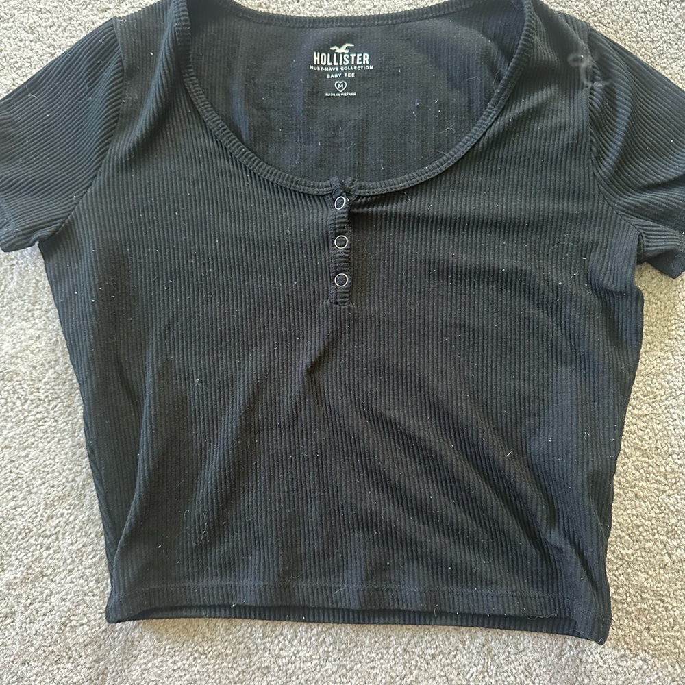 Hollister Women's Black Buttoned Tee
